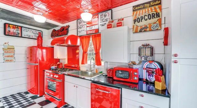 Коттедж c 1 комнатой Fifties Diner-style Llano Home w/ Shared Fire Pit