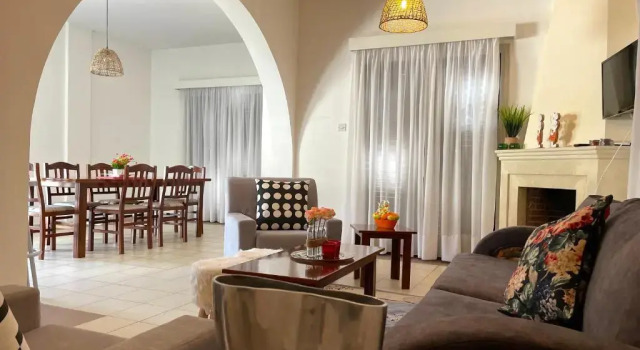 Nysa8, Rezerwuj Hotel Hotele w Pomos z basenem, w pobliżu Tpoulorotsos Beach, Basen