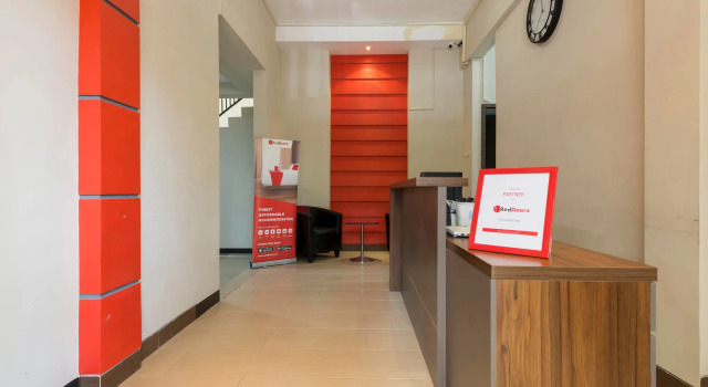 RedDoorz near Grand City Mall 2