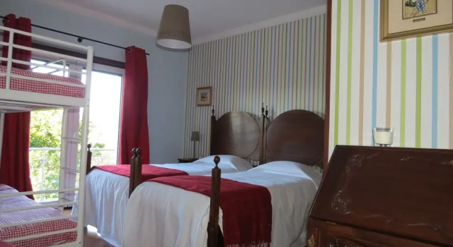 Четырёхместный номер Standard с балконом Sweet Home Braga Hostel & Guest House