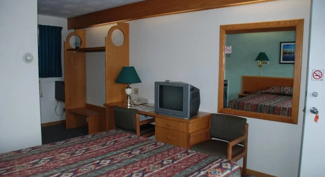 Lakeview Inn, Rezervovat Mini-hotel Hotely v North Central Ontario s parkováním, Parkování