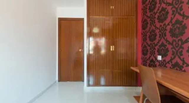 Rooms Salomons By Easybnb, Забронировать Отель Отели Алькала-де-Энарес с парковкой, рядом с Культурный центр Entrevista, Парковка