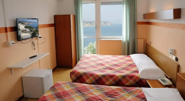 Четырёхместный номер Economy Hotel Puntabella