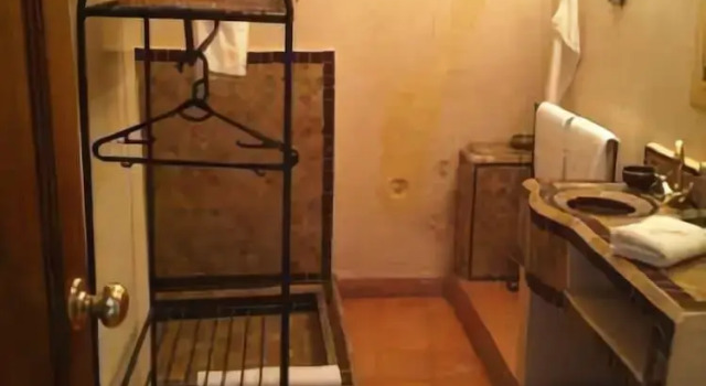 Кровать в общем номере Riad Noor Charana