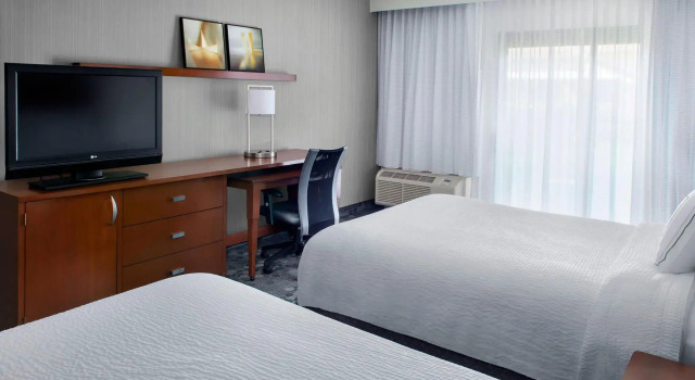 Четырёхместный номер Standard Courtyard by Marriott Rye