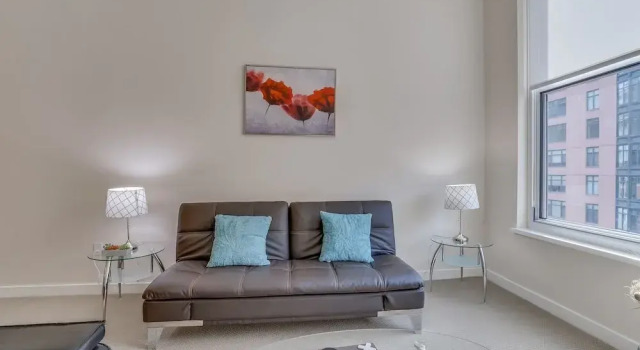 2 Bedroom Apartment located in Washington Dcâs Penn Quarter. 2 Apts by RedAwning, Забронировать Апартаменты/квартира Отели Вашингтона с парковкой, рядом с Brigadier General Count Casimer Pulaski Statue, Парковка