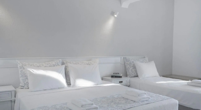 Трёхместный номер Cryptic Standard Mykonos Essence Adults Only