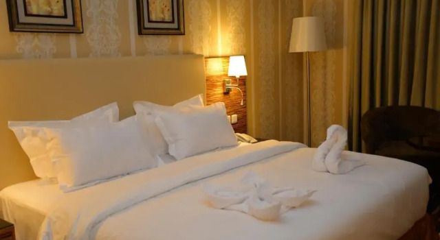 Двухместный номер Deluxe Crown Town Hotel