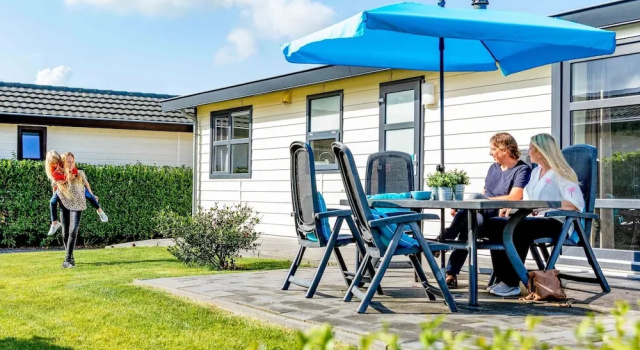 Шале Comfortable Chalet sea at 3.5 km, in Egmond