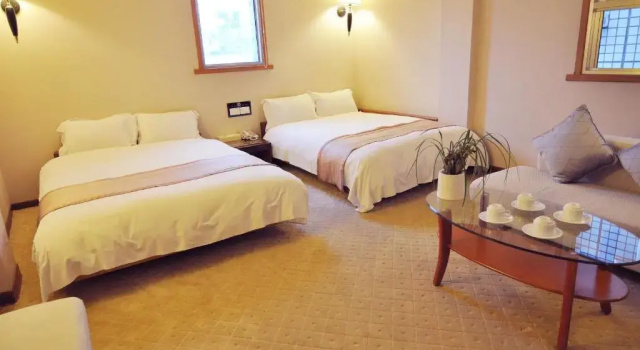 Четырёхместный номер Standard Tian Long Hotel