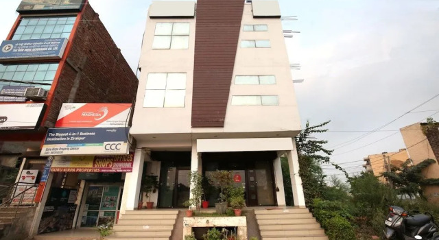 OYO 9631 Hotel Oak, Varaa Hotelli Zirakpur Haryana