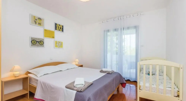 3 Bedroom Amazing Home In Malinska, Prenota Hotel Hotel a Isole Quarnerine con parcheggio, Parcheggio