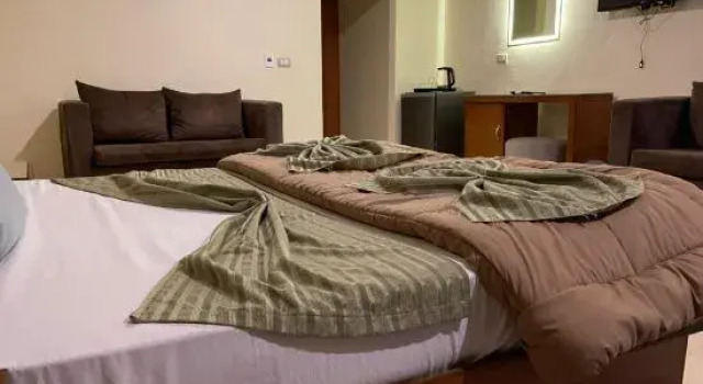 Verssailles Pyramids Hotel