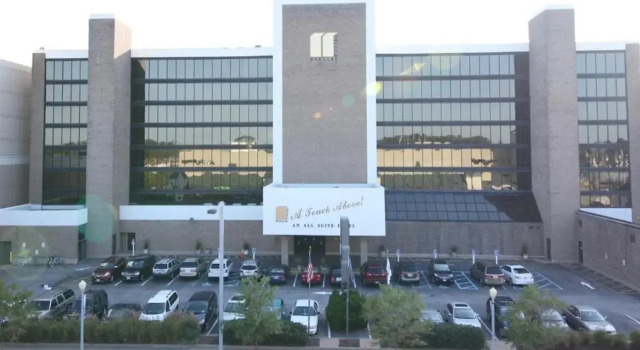 The Barclay Towers Hotel and Resort, Забронировать Курортный отель Вирджиния-Бич Виргиния, рядом с Бухта Руди