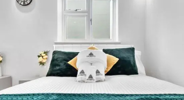 Luxury 1-Bed Apt | 7 Mins to London Eye + Terrace
