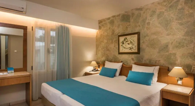 Студия Elotis Suites