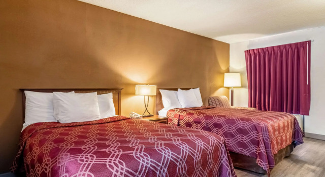 Четырёхместный номер Standard Econo Lodge Acworth East
