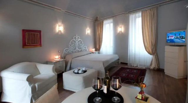 Vinoteca La Sacrestia, Varaa Hotelli Liikematkailuhotellit kohteessa Alba, 4* 5*