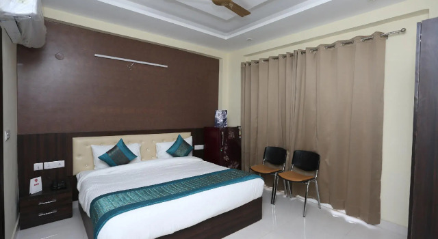 OYO Flagship 12081 Palm Garden Suites, Забронировать Отель Гургаон Gurgaon Region, рядом с Apollo Tyres Ltd