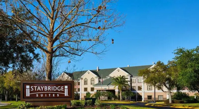 Кровать в общем номере Staybridge Suites Orlando South by IHG