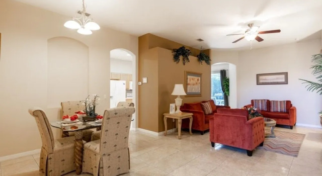 Cozy 4 Bed Pool Home With Spa 4 Bedroom Home by RedAwning, Book Ferieresort Hoteller i Four Corners med pool, Swimmingpool
