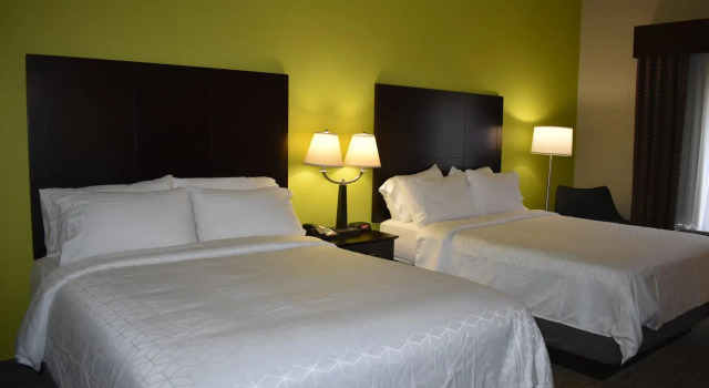 Четырёхместный номер Standard Holiday Inn Express Apex - Raleigh by IHG