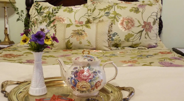 Полулюкс Luxury Hogan House at Rose Hill B&B