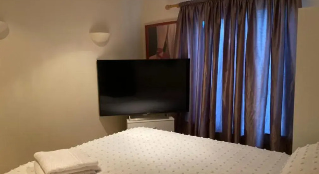 Double Bedroom with PT/B, Забронировать Отель Челтнем Котсуолд, рядом с Petersfield Park