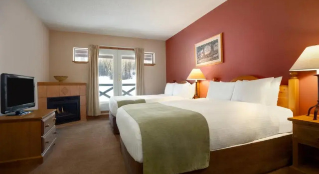Четырёхместный номер Standard с видом на горы Sundance Lodge