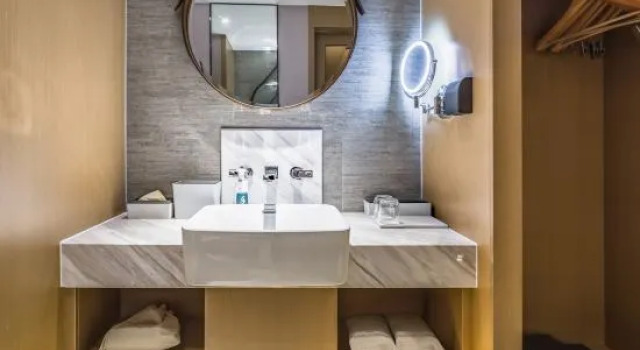 Полулюкс Qingdao North Railway  Atour Hotel