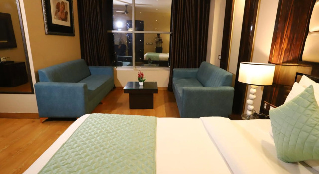 Hotel Palm Grand Naraina New Delhi - Couple Friendly Local IDs Accepted, Забронировать Отель Отели Нью-Дели с завтраком, Завтраки