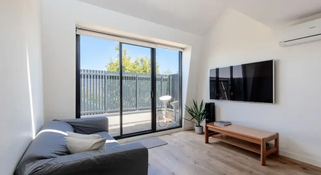 Spacious 2 Bedroom Inner City Townhouse with Private Rooftop, Varaa Hotelli Melbourne 