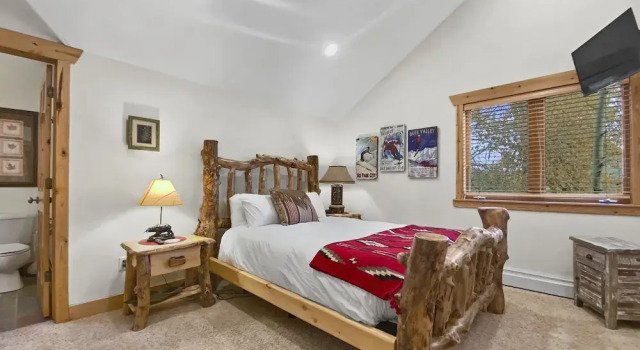 Timberwolf Lodge 6 2 Bedroom Cabin by RedAwning