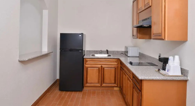 Четырёхместный номер Executive Regency Inn & Suites- NW Houston
