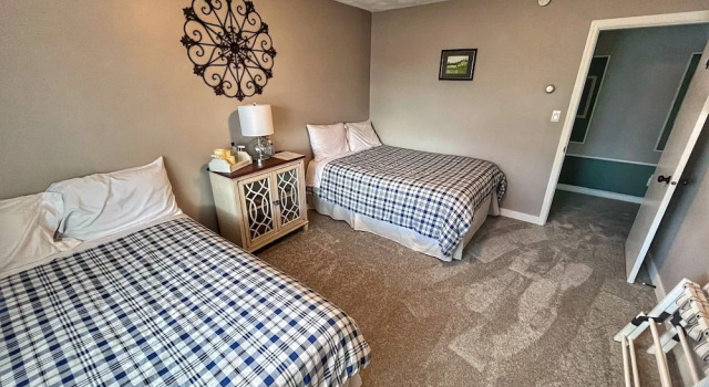 Четырёхместный номер Standard Sunny Shuswap B&B