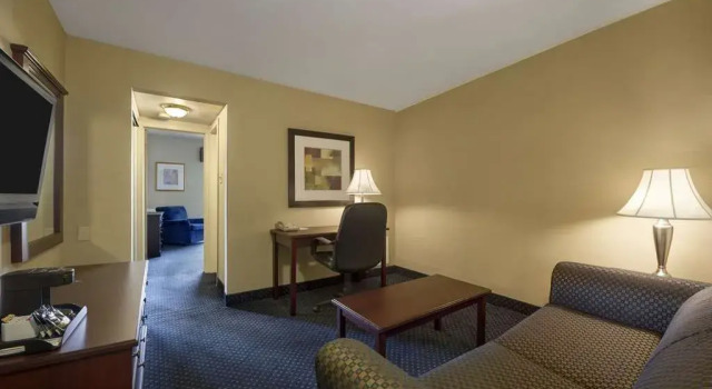 Ramada Jordan Beacon Harbourside Hotel & Suites, Varaa Lomakeskus  