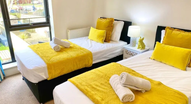 5-bed Townhouse Salford Deep Cleaned, Rezervasyon Tatil Evi Merseyside villalar, Villa