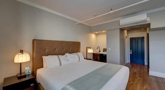 Номер Superior Hotel Petaluma, Tapestry Collection by Hilton