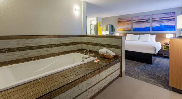 Suite Days Inn by Wyndham Racine/Sturtevant