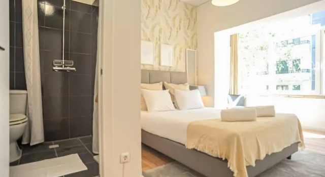 My Fair Lisbon -modern flat with elevator in central Lisbon, Забронировать Отель Лиссабон Эстремадура, рядом с Станция метро Sao Sebastiao — Проспект Герцога Авила