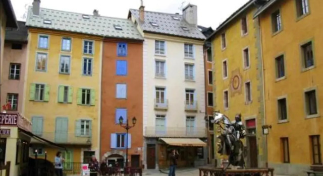 Apartment with 3 Bedrooms in Briançon, with Wonderful Mountain View, Enclosed Garden And Wifi, Забронировать Апартаменты/квартира Отели Бриансон с парковкой, Парковка