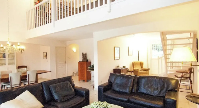 Luxury Villa With Heated Pool on Golf With Lots of Privacy and Panoramic Views, Réserver Villa Cottages à Charente, Cottage