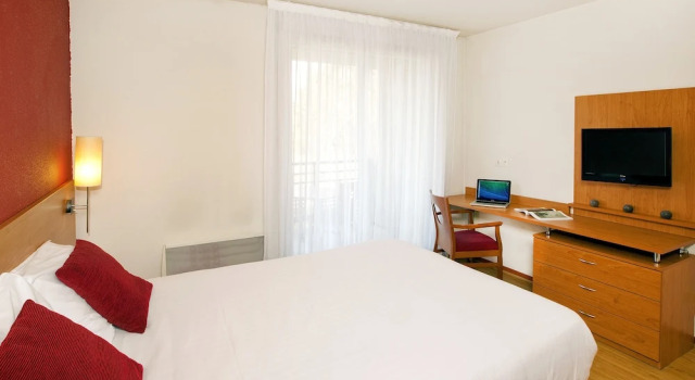 Студия с балконом Séjours & Affaires Genève Saint Genis