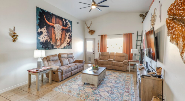 Fire Pit, Pets Welcome: Home 4 Mi to Dtwn Carlsbad, Varaa Lomakoti Carlsbad New Mexico