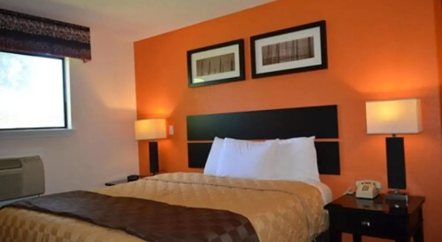 Enfirld Inn and Suites Bradley Airport, 预订 酒店 恩菲尔德 康涅狄格州