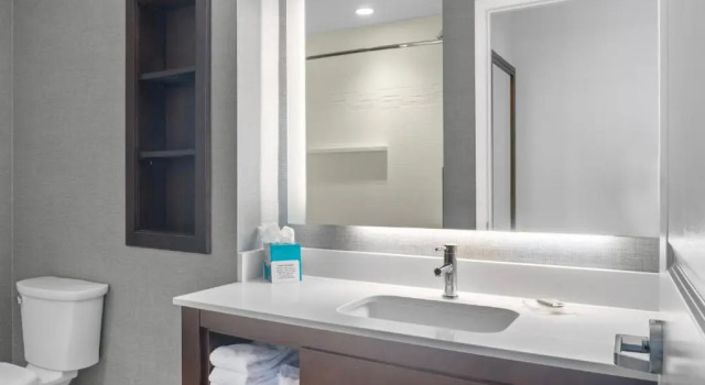 Двухместный люкс c 1 комнатой Residence Inn Cleveland Avon at The Emerald Event Center
