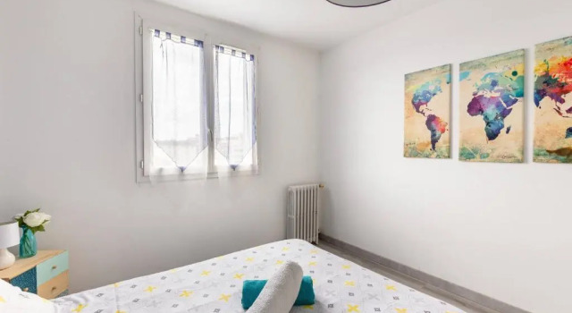 Appart T3 Bien situé a Bourges + Wifi, Rezervovat Apartmán Hotely v Cher s parkováním, Parkování