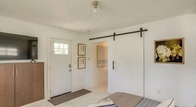 Port Clinton Home w/ Lake View - Walk to Beach!, Book Feriehus Sommerhuse i Port Clinton, Hytte