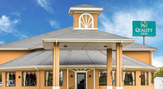 Номер Standard Quality Inn Morton at I-74