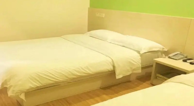 Номер Standard Shells Hanzhong City High Railway Station Renmin Road Hotel